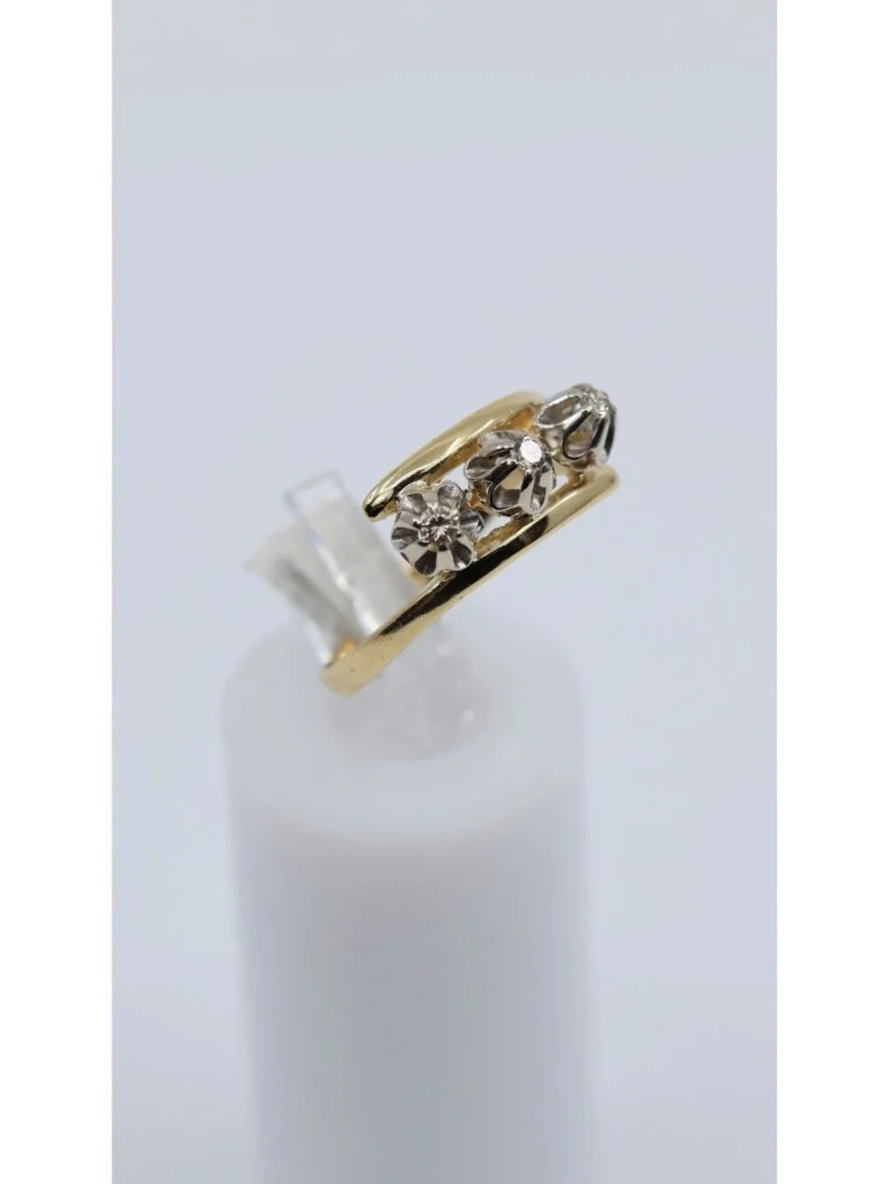 Unique 18K Two Tone Multi Color Gold Designer 3 Stone Diamond Ring - Size 7.50